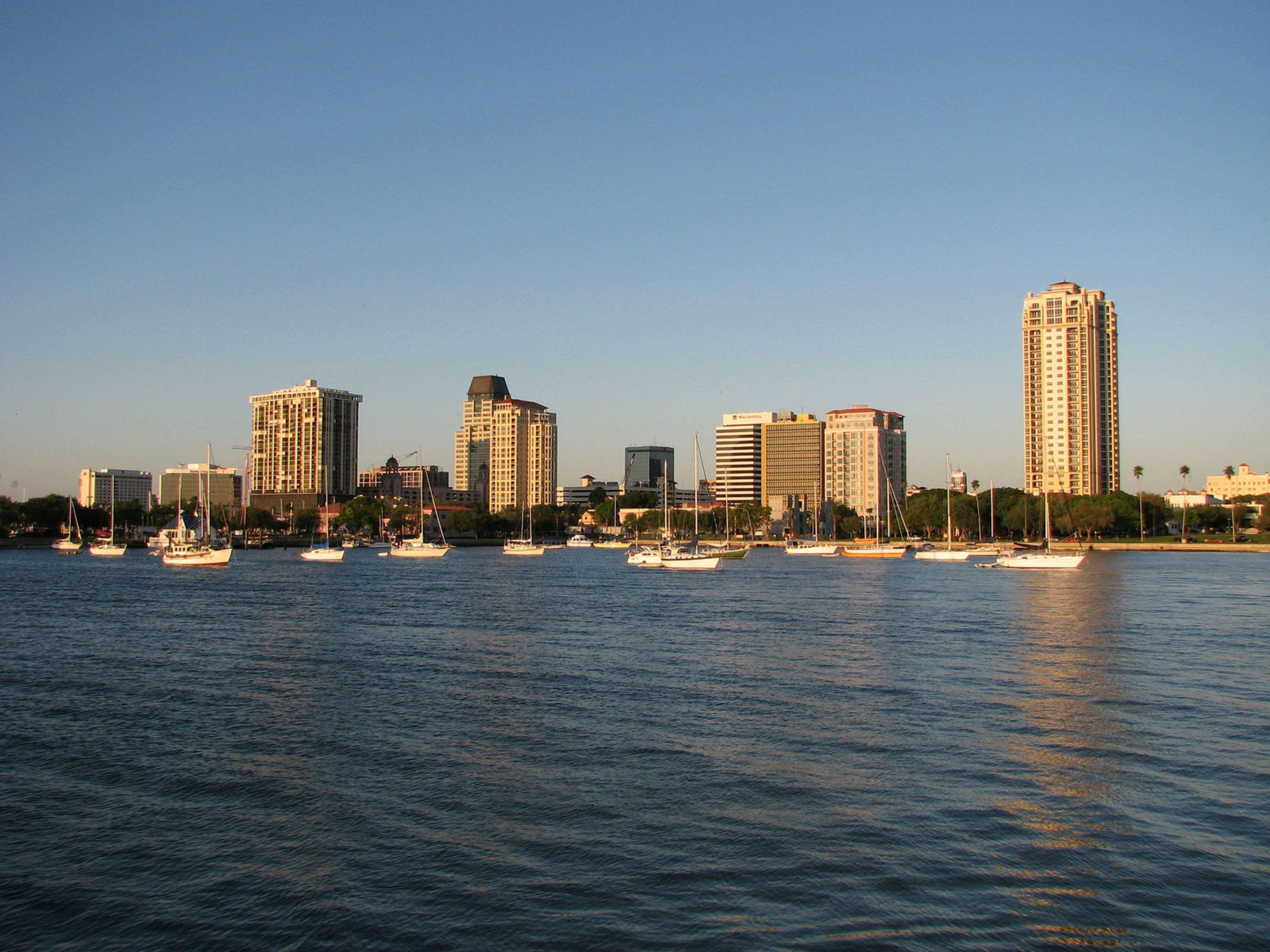 Отель Hilton St. Petersburg Bayfront Экстерьер фото